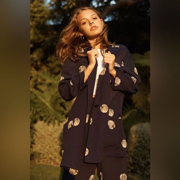 Silence + Noise relaxed open front navy blazer - Picture 2 of 8